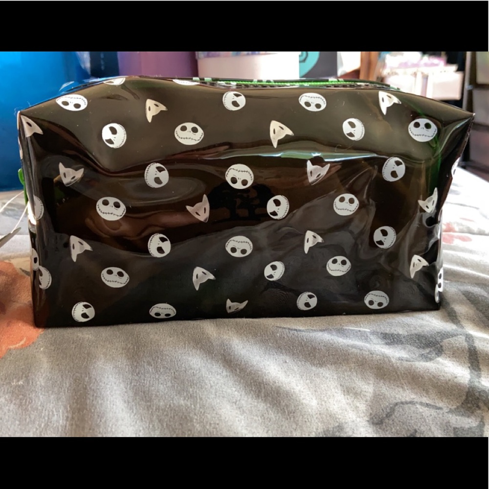 Makeuo Revolution TNBC Makeup bag